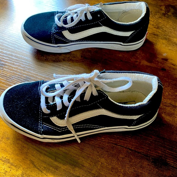 Boys VANS Old Skool sneakers. Size 3. Used. - Picture 1 of 9